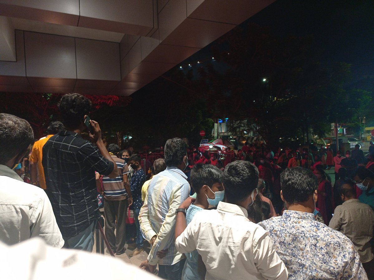 EGACinemas's tweet photo. #Annaatthe 
Yesterday Evening show was very special. 
Had 18 Elderly people waiting to watch #Annathe.
Gave them preference and allowed them inside into lobby, before MATINEE ending. 
Even with CORONA none can resist the Pull of #Rajinikanth #Rajini

Pics by : @realrawrathesh1 https://t.co/u79NxStwT2