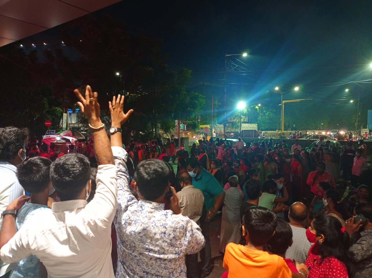 EGACinemas's tweet photo. #Annaatthe 
Yesterday Evening show was very special. 
Had 18 Elderly people waiting to watch #Annathe.
Gave them preference and allowed them inside into lobby, before MATINEE ending. 
Even with CORONA none can resist the Pull of #Rajinikanth #Rajini

Pics by : @realrawrathesh1 https://t.co/u79NxStwT2