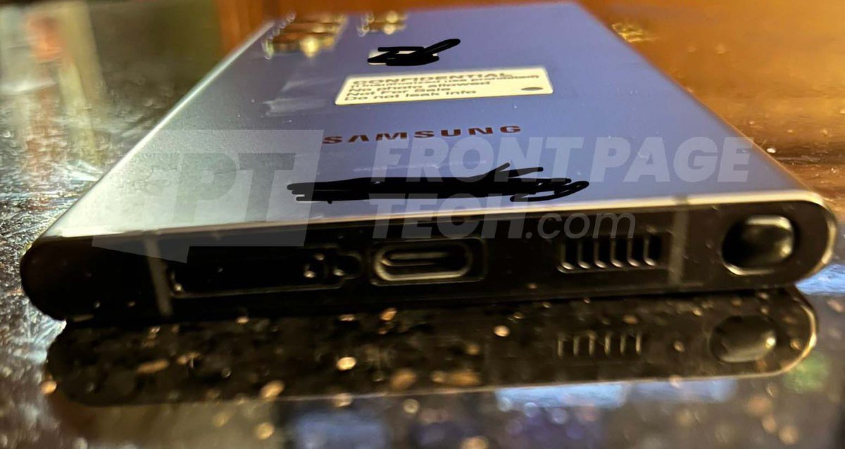 MohanToptech's tweet photo. Samsung S22 ultra leaked by @frontpagetech 
It honestly looks like Samsung A32 with boxy design ,but I loved Samsung A32 design so I might dig it too but I need red and green colour options #Samsung #SamsungS22Ultra #SamsungUnpacked #SamsungS22 #FPT #FrontPageTech https://t.co/XmIGXJLAVA
