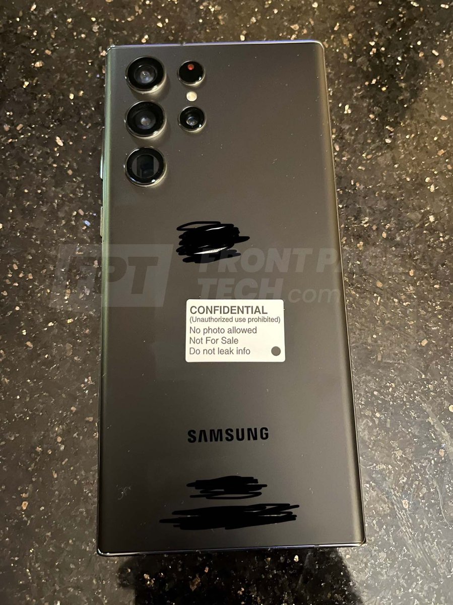 MohanToptech's tweet photo. Samsung S22 ultra leaked by @frontpagetech 
It honestly looks like Samsung A32 with boxy design ,but I loved Samsung A32 design so I might dig it too but I need red and green colour options #Samsung #SamsungS22Ultra #SamsungUnpacked #SamsungS22 #FPT #FrontPageTech https://t.co/XmIGXJLAVA