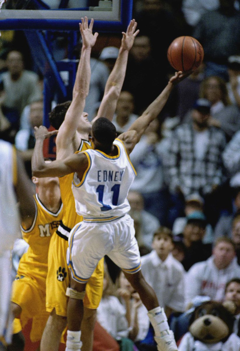 bigg_poohbear's tweet photo. @Super70sSports #FourPointEight #95NCAAChamps https://t.co/2Nm5GvAQJv