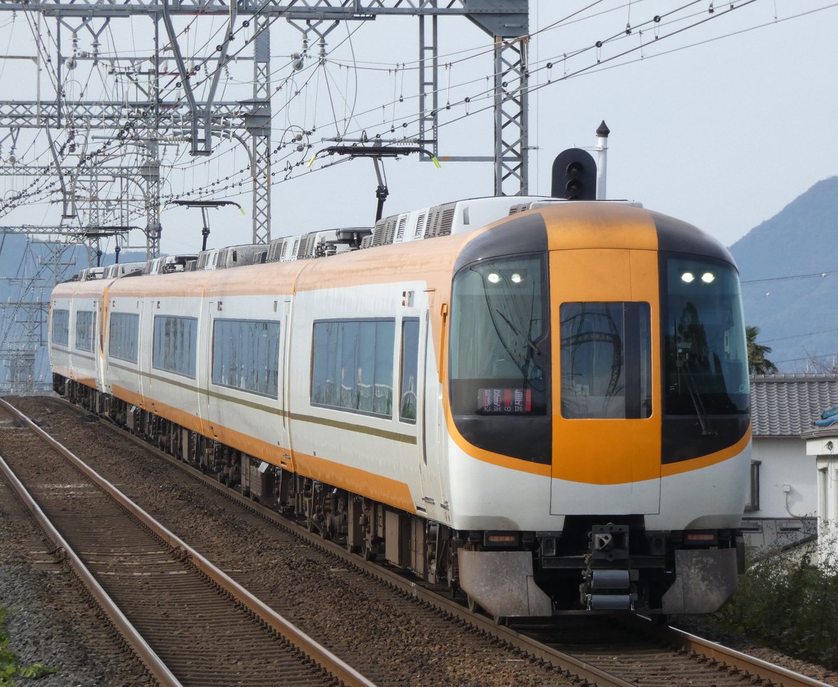 UL21_next21621's tweet photo. 11/ 6 (日)
7003レ 賢島行き
AF01 + AT57
#22600系
#AF01
#近鉄
松塚駅 https://t.co/PXntAI7z58
