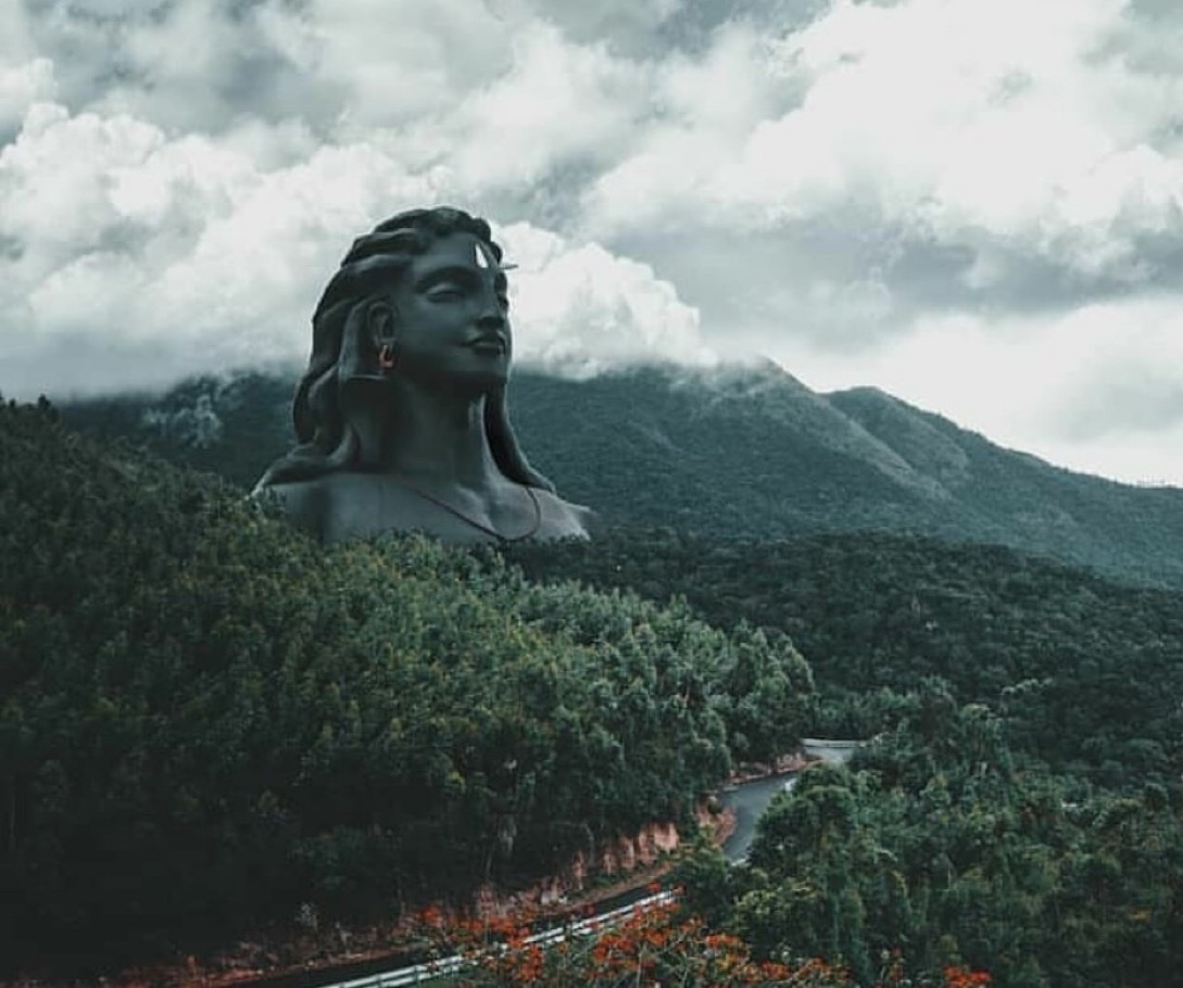 ErikSolheim's tweet photo. This is magical! 🥰 WOW!
The Adiyogi Shiva is a 34-Metre Tall Statue Of Lord Shiva With White Thirunamam at Coimbatore in Tamil Nadu, India 🇮🇳!

It is the Largest Bust Sculpture in the World. 
Designed by Sadhguru Jaggi Vasudev !! https://t.co/xc7deuvbe6