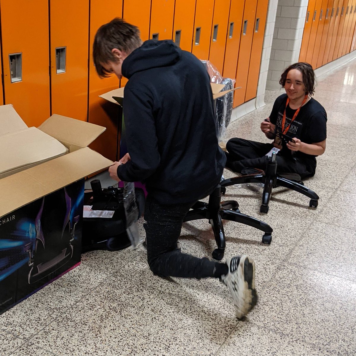 forgegamingus's tweet photo. It wouldn't be a Forge Gaming LAN if we didn't have gaming chairs being put together in the hallways.  #forgegaming #lan17 #lanniversary #gg #gamingchair https://t.co/5WK0QRHg6Y