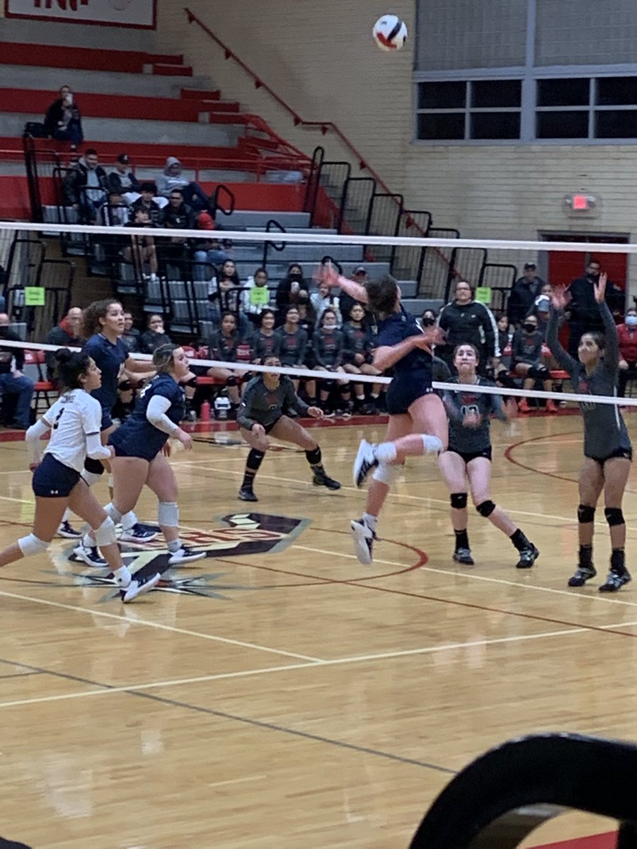 OCRobMartinez's tweet photo. Very proud of our @OCPANTHERVB they take down Rivera HS & advance to round 3 of the playoffs #OCAwesome #OCPower #NISDReunited @NISDOConnorHS @NISD https://t.co/Js8BytPRXy