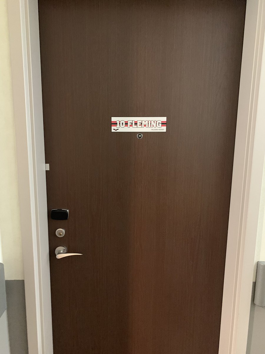 flemwad29's tweet image. First hockey tourney of the year #Waterslides #MiniSticks #HotelBeers