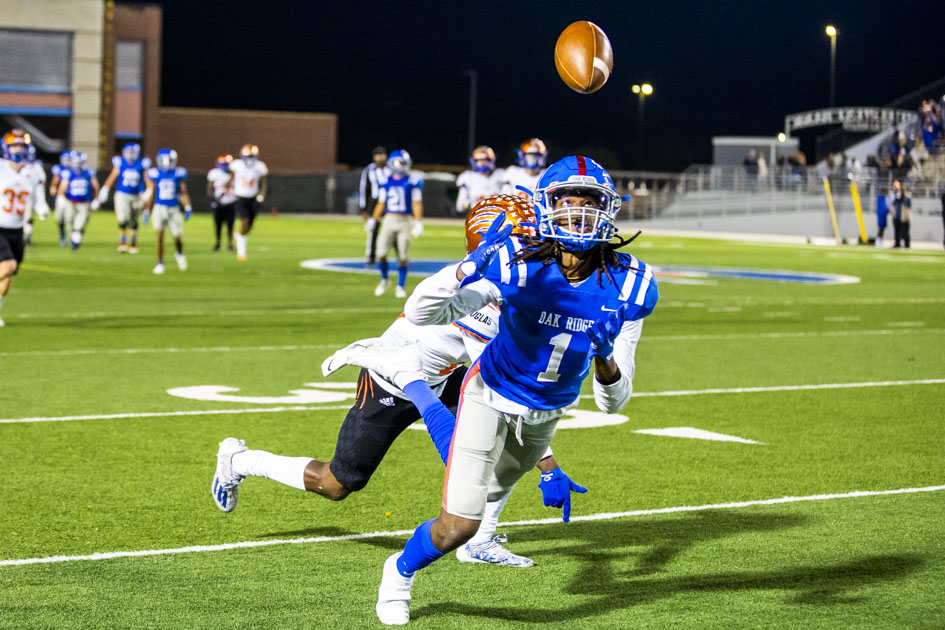 Oak Ridge holds onto the lead to finish out the season in a victory.

Final
Oak Ridge - 21
Grand Oaks - 14