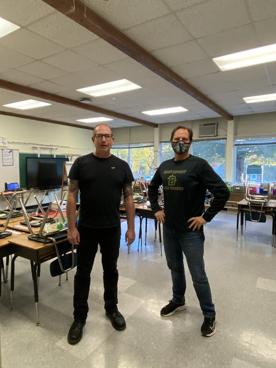 YctUnited's tweet photo. The YCT is wearing black today in solidarity with @OssiningA #FairContractNow @OssiningSchools @AFTunion @nysut @YctUnited https://t.co/vqghQpdA6i