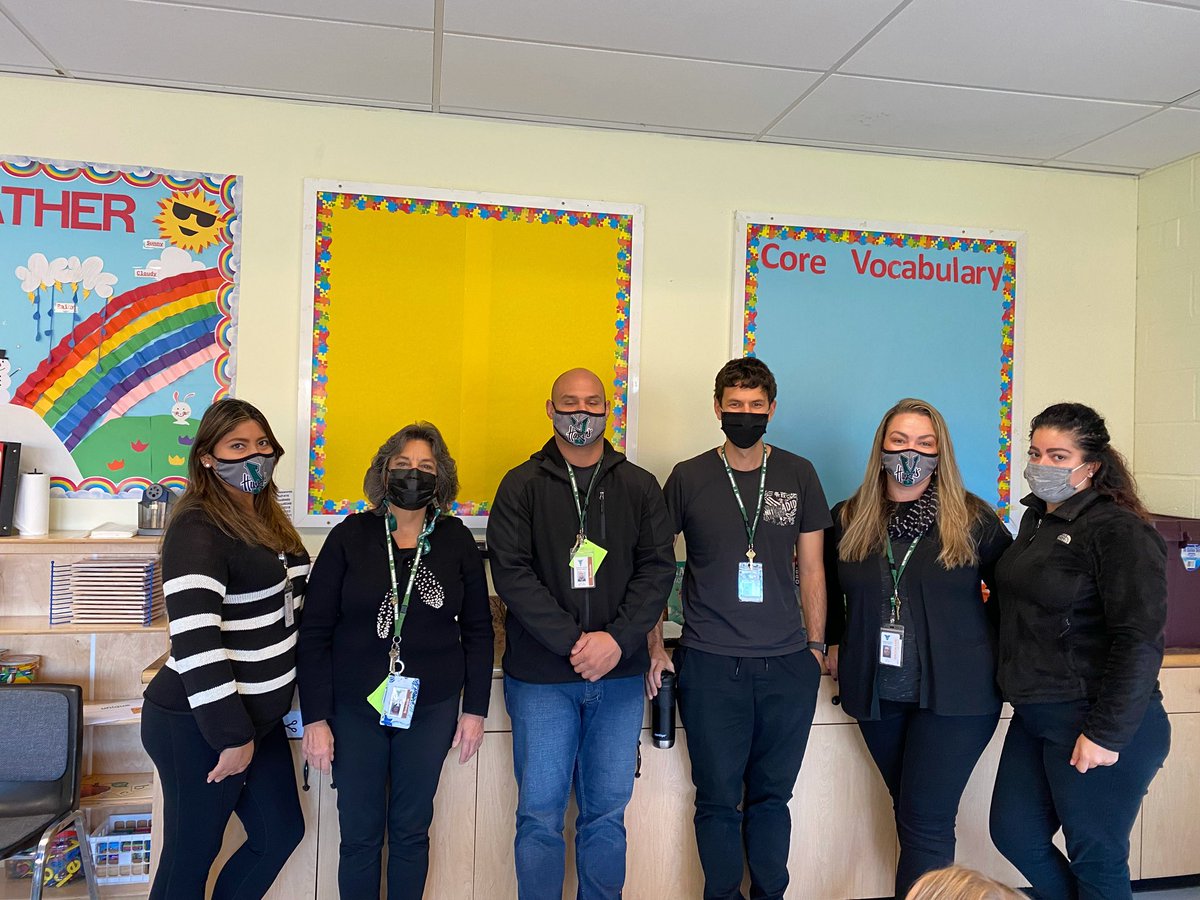 YctUnited's tweet photo. The YCT is wearing black today in solidarity with @OssiningA #FairContractNow @OssiningSchools @AFTunion @nysut @YctUnited https://t.co/vqghQpdA6i