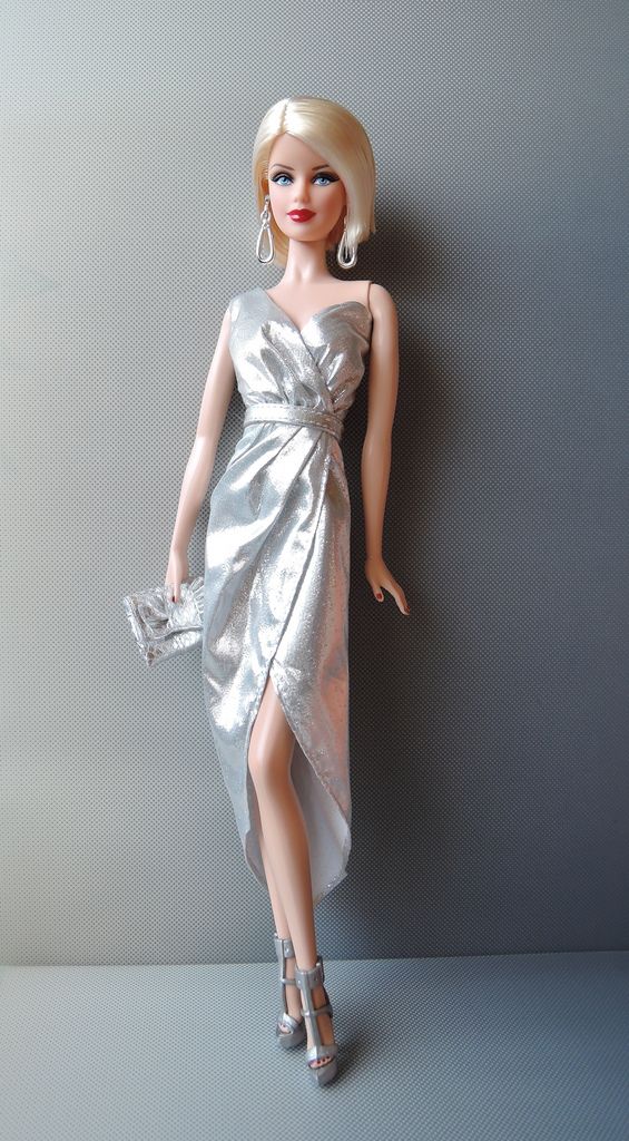luisa_bermdez's tweet photo. @amparitoccc Vestida por #Colory, dress de ceremonia, confeccionado en seda, bordado en hilos de plata, corte romántico y escote profundo. De todo mi gusto! 🍾 Más fotos por favor! 😍 @HashtagACCC https://t.co/4lHCROeoBa