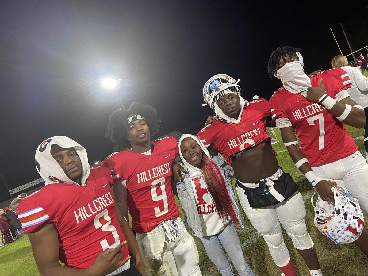 johnnae__'s tweet photo. #secondroundplayoffs #hillcrestpatriots @3thanCrawf0rd @Dunn04C โค๏ธ๐ค๐ https://t.co/vm2ycI69Ne