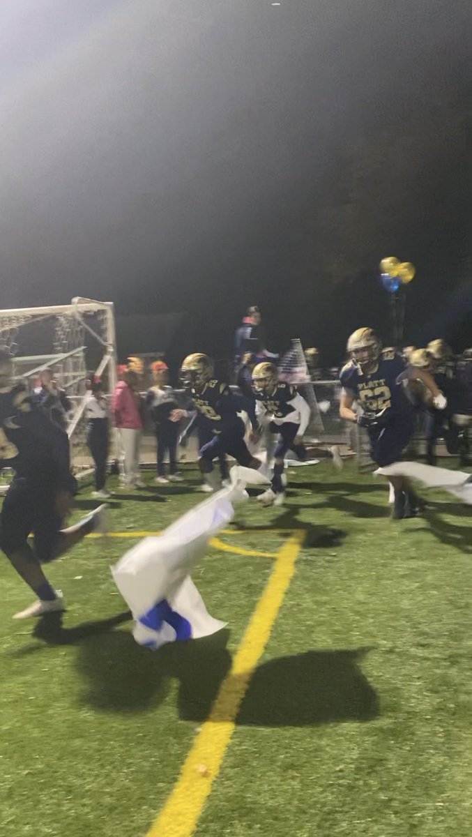 We love our seniors, both on the cheer team AND on the football team! We will miss you all so much, and thank you so much for everything that you’ve contributed to our PHS family💙💛 #seniornight