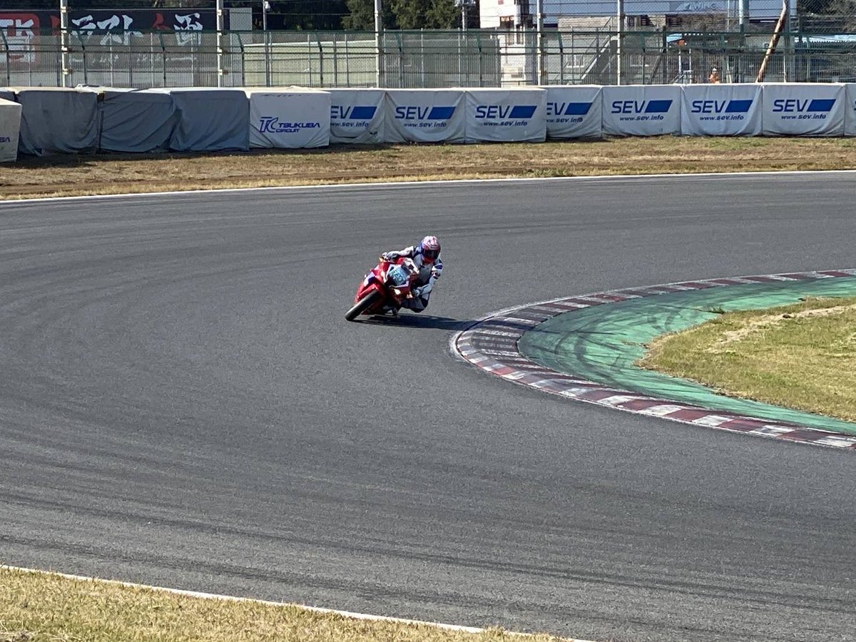 Tirol10yen's tweet photo. 先日のTC2000走行会の写真を頂きました。
ありがとうございます🙇♂️
まだまだ頭がインに入ってないなぁ🙄
#ホンダドリーム横浜戸塚
#PRIDER’S Family festa https://t.co/o3iFFSKoHJ