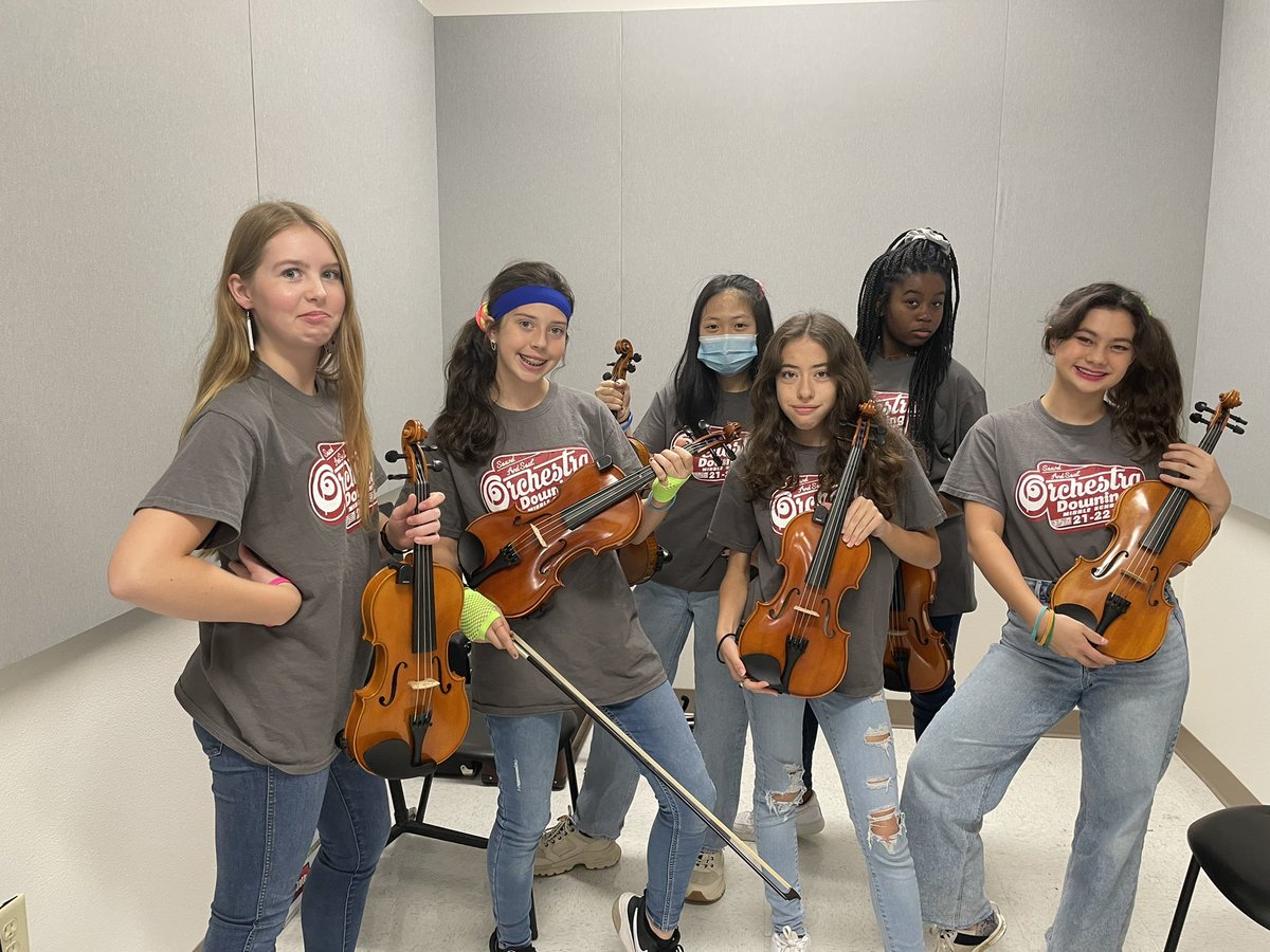 DowningMSOrch's tweet photo. An 80s themed show calls for orchestra glamour shots! Check out frozen Jr with an 80s twist this weekend! Come early for the orchestra pre-show, and enjoy the hard work of the kids and directors from the @DowningTheatre @ArtDiamondback and @downingchoir programs! https://t.co/6RLA3BYGPw