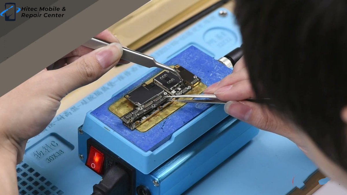 Hitecmobile's tweet photo. What if your iPhone warranty had expired, should you bring to Apple Store? 
To learn more about the advantages of sending your device to an #iphonerepairshop vs an Apple service center, click on the link below:
https://t.co/WkBqY0Zexw 

#iphonerepairsingapore #iphonerepair https://t.co/UaYtPf1A5I