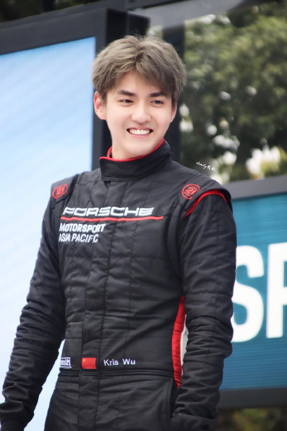 Happy birthday to Wu Yifan.
111   Kris Wu   