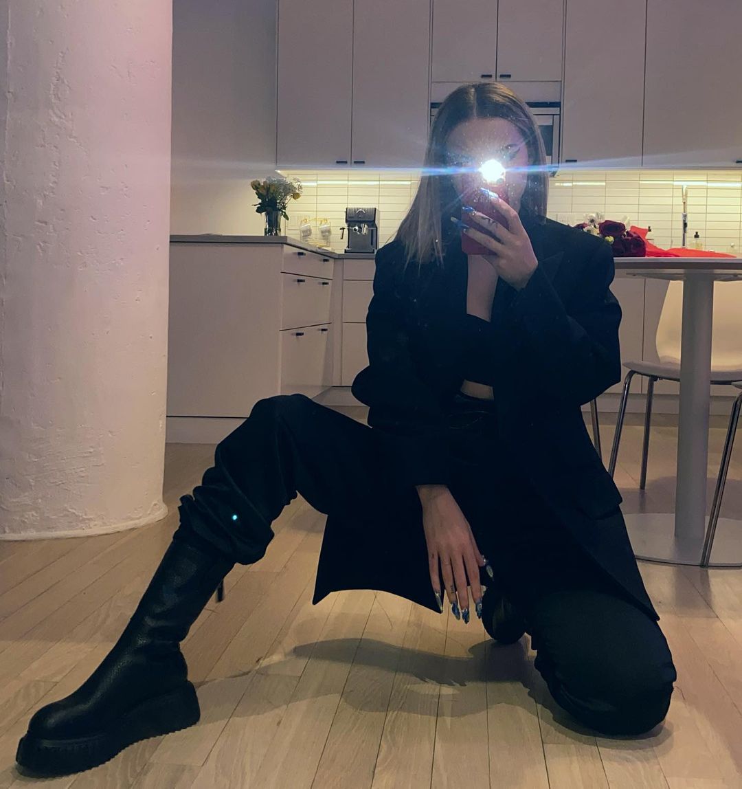 rubyhalee's tweet image. |•| 𝙼𝚎 𝚌𝚑𝚊𝚖𝚎 𝚍𝚎 𝚕𝚞𝚊, 𝚘𝚞 𝚍𝚎 𝚜𝚞𝚊. 𝚅𝚘𝚌ê 𝚙𝚘𝚍𝚎 𝚎𝚜𝚌𝚘𝚕𝚑𝚎𝚛.