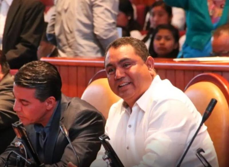 alvarocombativ1's tweet photo. EL GATO ES UN
LUCHADOR SOCIAL 

El diputado electo @FREDDYGILPINEDA , exigió hoy  se actúen con apego a derecho y a las leyes para que obtengan su libertad el diputado  el  Gato @Gustavo_DiazS y su hijo José Alberto. El gato no es un delincuente, es un luchador social, exclamó. https://t.co/XE3VJmwj80