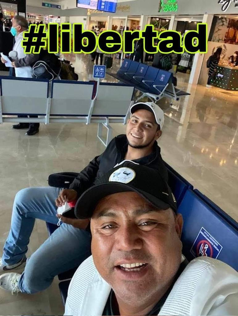 alvarocombativ1's tweet photo. EL GATO ES UN
LUCHADOR SOCIAL 

El diputado electo @FREDDYGILPINEDA , exigió hoy  se actúen con apego a derecho y a las leyes para que obtengan su libertad el diputado  el  Gato @Gustavo_DiazS y su hijo José Alberto. El gato no es un delincuente, es un luchador social, exclamó. https://t.co/XE3VJmwj80