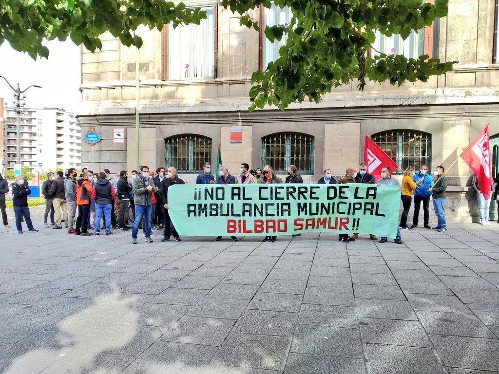 SOSBilbaoSAMUR's tweet photo. tomada. La ambulancia municipal seguiría en activo con la reincorporación del personal desplazado por #Azkuna en 2012.
Unos meses más tarde, cuándo día a día el número de intervenciones se iba incrementando, el viejo fantasma del cierre del Servicio de Ambulancias volvió. https://t.co/If0iN2ehGv