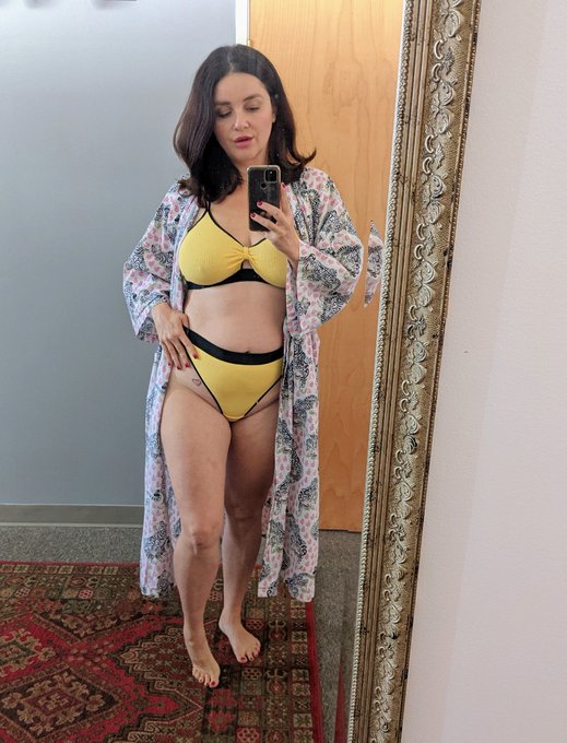 If I'd know you were coming I'd have baked a cake! Jk, I knew you'd come.  And I have cake on tap  🍰🍰<a href="/tag/mvsales"class="tags"><span>#mvsales</span></a>