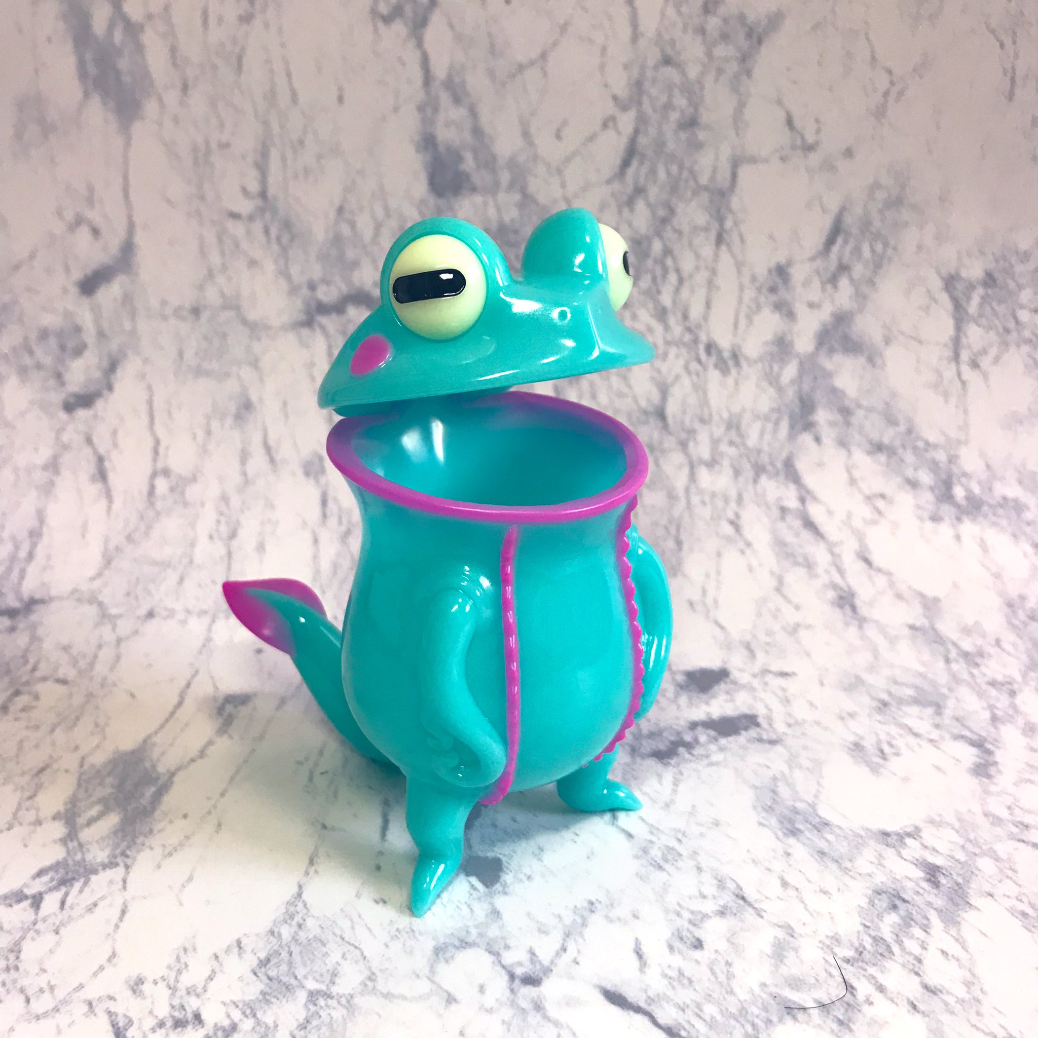 SKULLTULA ウツボカエル ソフビ フィギュア 日本製 蓄光　ラメ SKULLTULA ウツボカエル ソフビ フィギュア 日本製 蓄光 ラメ