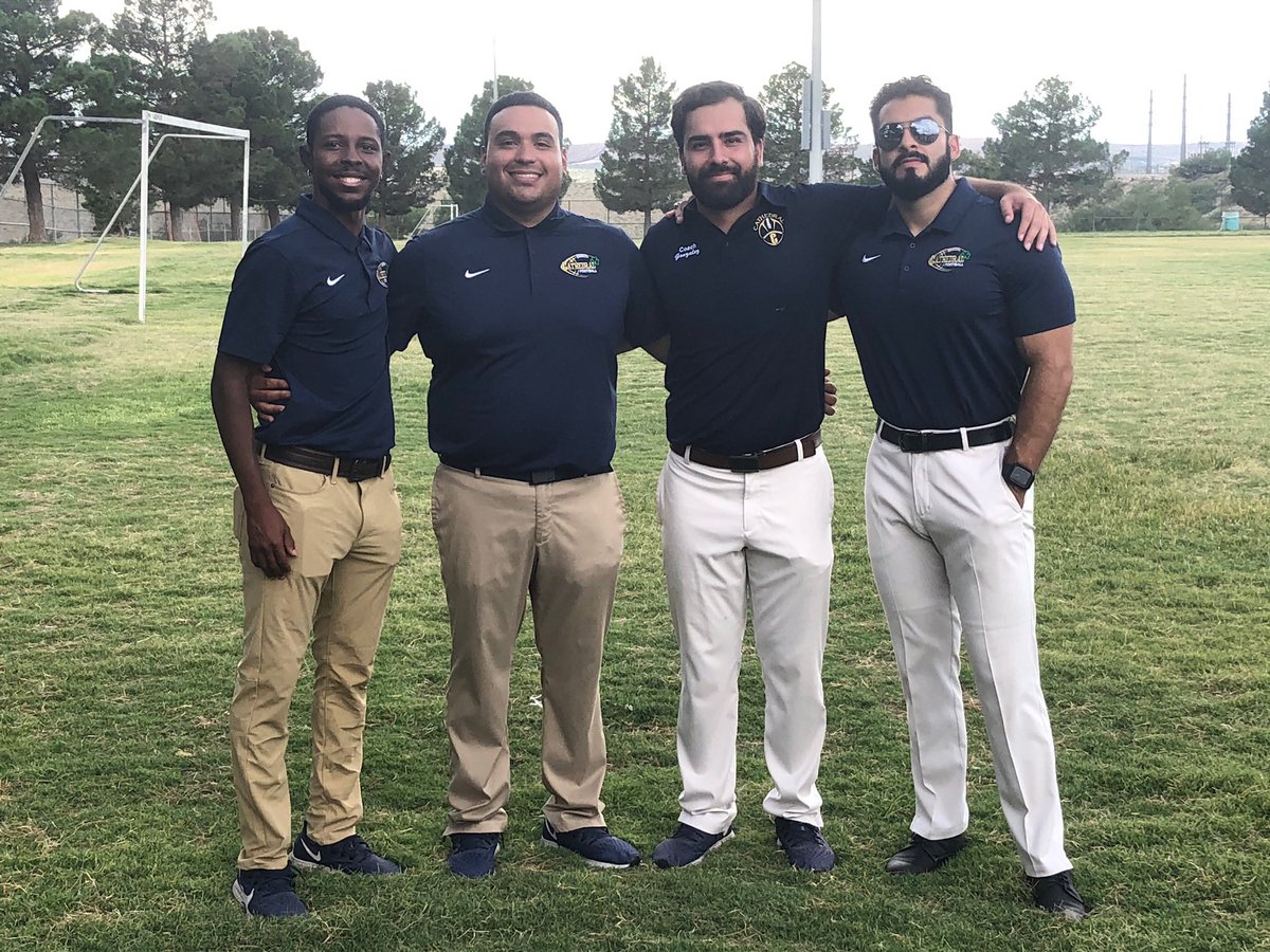 Oscar_Rene94's tweet photo. That’s a wrap on the season! The Irish win 35-34! ☘️ 
Come home safe boys! Can’t wait to chop it up with y’all and go crazy! @cathedral_fb @LaCate_EP https://t.co/wri8ZrmreW
