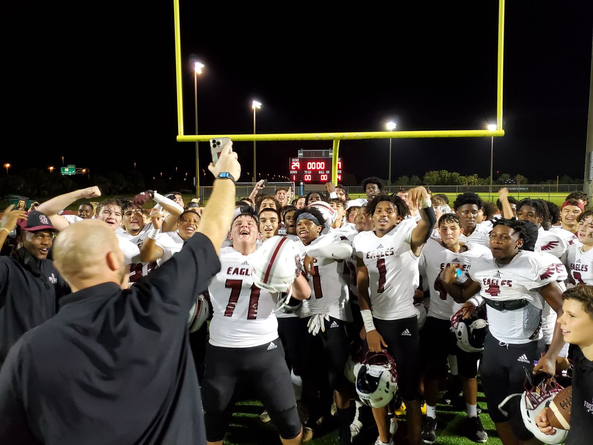 Cepeda’s 100-yard pick-six locks up Stoneman Douglas’ victory at Coral Glades bit.ly/3CRlTZE