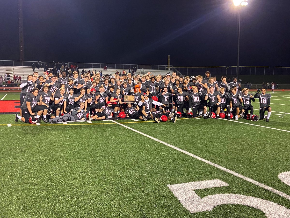 EPActivities's tweet photo. Congrats Eagles football! On to State! EP v Farmington at Chan on 11/12 for chance to play at US Bank. https://t.co/88dFrCDNIO