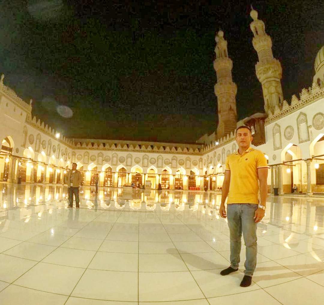 AbangOmar's tweet photo. Al-Azhar Mosque, also simply in Egypt Al-Azhar, is an Egyptian mosque in Islamic Cairo. Al-Mu'izz li-Din Allah of the Fatimid dynasty commissioned its construction for the newly established capital city in 1970.
#masjid #mosque
#alazharmosque
#beautiful
#holiday
#egypt #mesir https://t.co/KUhemmWkgK