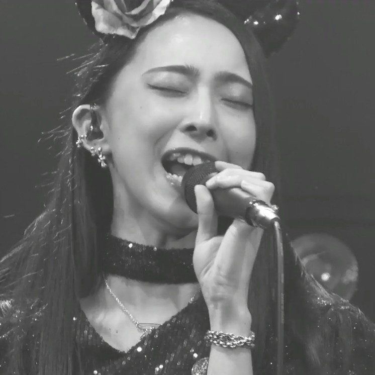 captjoe213's tweet photo. #DarkAngel #Saiki looking even more beautiful in black and white! I adore her voice, her style, and her #smile! #BandMaid #Jrock #rockmusic #Japaneserock #girlband #yaeba #vocalvixen #IceQueen #Maidiac #beautifulwoman #Japanesewomen https://t.co/Kkg09r7jpl