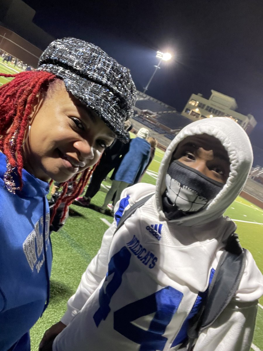 thedanaw's tweet photo. Although he’s injured, he’s STILL My favorite Wildcat! 💙🏈💙 #hospitalitySuiteLife #footballmom wrestling season starts Monday 💙🤼♂️💙 #SrYr #co22 @KingNyx75077 https://t.co/HQbpOgLHhh