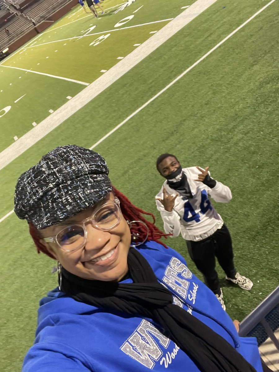 thedanaw's tweet photo. Although he’s injured, he’s STILL My favorite Wildcat! 💙🏈💙 #hospitalitySuiteLife #footballmom wrestling season starts Monday 💙🤼♂️💙 #SrYr #co22 @KingNyx75077 https://t.co/HQbpOgLHhh