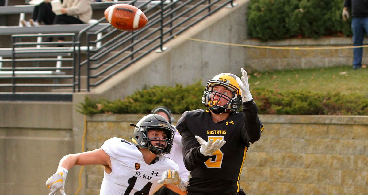 d1_braylon's tweet photo. Blessed to receive an offer from @StOlafAthletics @coachpulley14 !! 💛🖤 thank god !! 🙏🏾 https://t.co/qdJdwvw9Ng