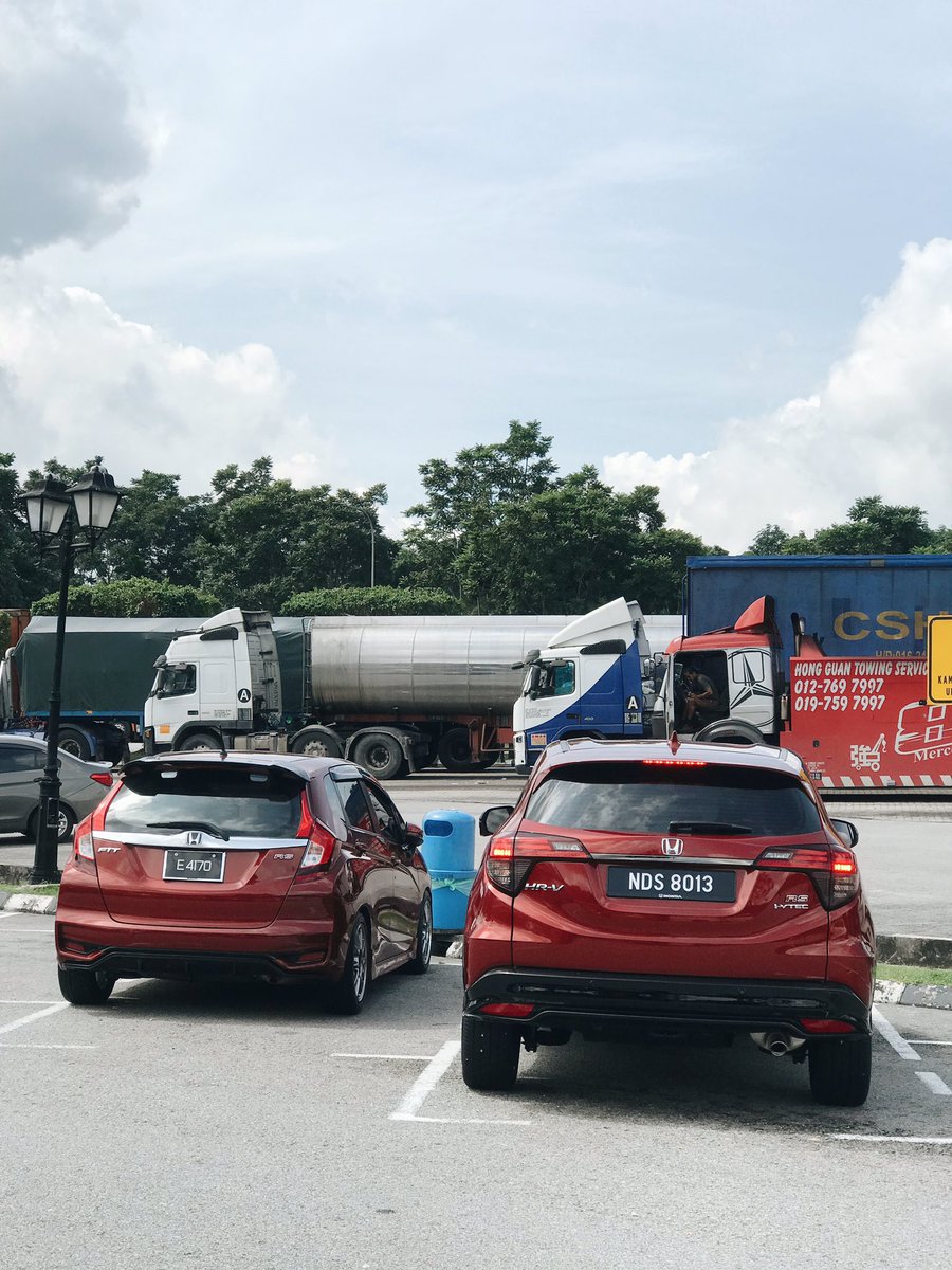 afiqueafandi's tweet photo. Selamat pagi ! Dalam perjalanan deliver HRV RS dekat Sg. Udang, Melaka. Kereta kedua customer ni beli dengan saya. Urusan mudah sangat !

Nak kereta Honda, WhatsApp saya ya! 😎 https://t.co/D2z9ovpv8s