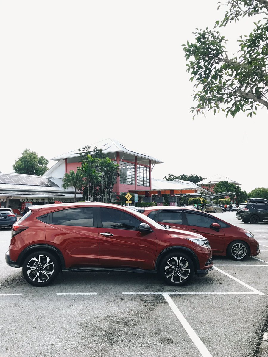 afiqueafandi's tweet photo. Selamat pagi ! Dalam perjalanan deliver HRV RS dekat Sg. Udang, Melaka. Kereta kedua customer ni beli dengan saya. Urusan mudah sangat !

Nak kereta Honda, WhatsApp saya ya! 😎 https://t.co/D2z9ovpv8s