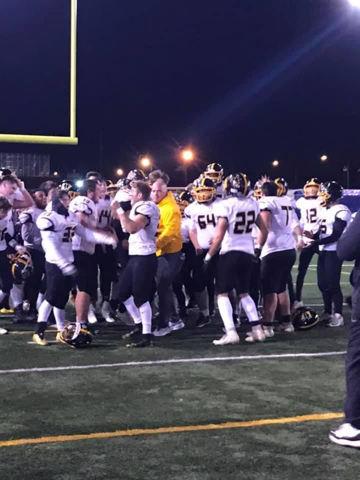 PetronaciSamuel's tweet photo. PLAYOFF WIN!!! LETโS GET IT BLACK AND GOLD!! ๐๐๐กโซ๏ธ๐ก๐๐ #hsfootball #NJFootball #NJCOM #MENSLAX #njlax #boyslax #hslax @WMFBBC @WMAthleticDept @wmhometownpride https://t.co/m1nSHsYedD