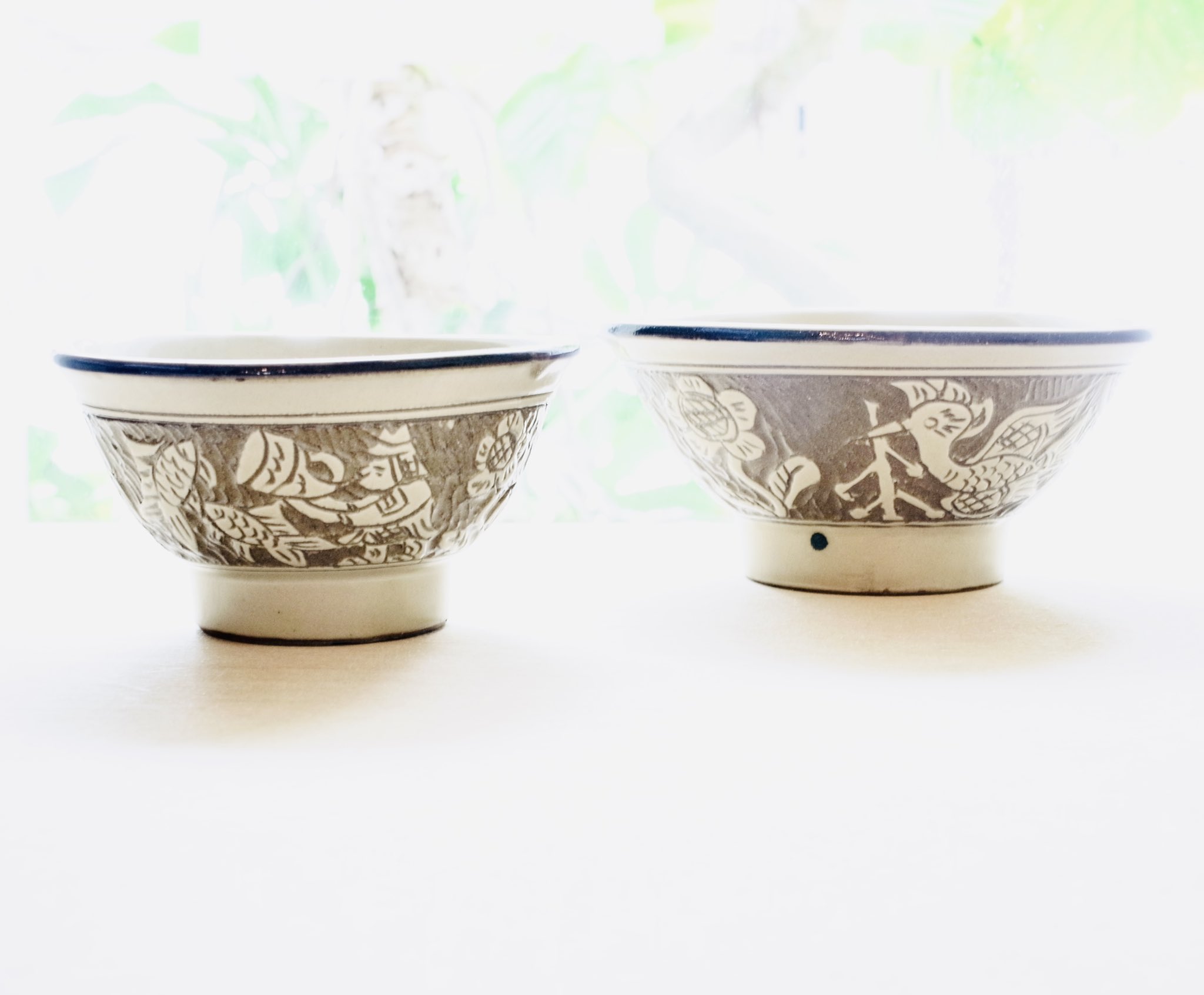 島袋常明 作 壺屋焼 二彩エジプト文細口丸壺