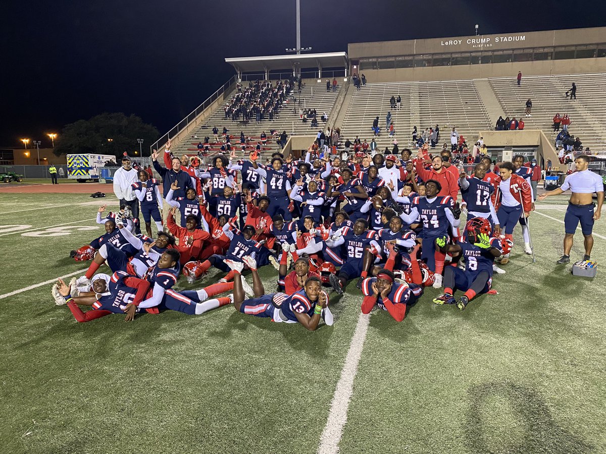 AliefTaylor_FB's tweet photo. YOUR ROARING LIONS ARE PLAYOFF BOUND‼️‼️‼️ The lions defeated Alvin 56-33 to improve to 6-4 (4-3) on the season! 

*1st playoff appearance in 5 years‼️
*1st winning season in 5 years‼️
*1st playoff/winning season by an Alief team in 3 years‼️

Special Group #ProtectTheFamily https://t.co/w2WhkAK5C0