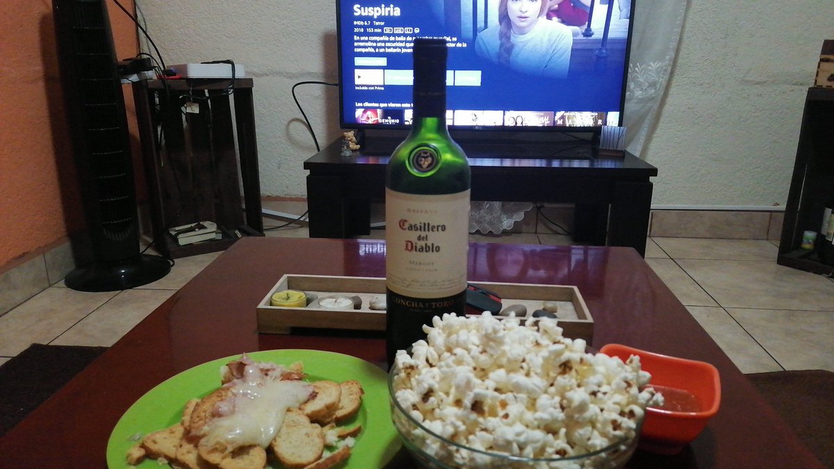 Emily_Ortiz19's tweet photo. Friday night https://t.co/RqvCNWWvNO