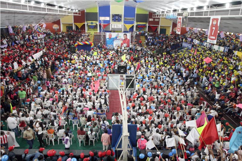 OviedoPSUV's tweet photo. (1/4) Lo que se respiró hoy en el gimnasio Hermanas González, fue amor del bueno de parte de las mujeres guayanesas.

#BienvenidosALaFilven2021
#VamosCiudadGuayana https://t.co/x2UImRX9BE