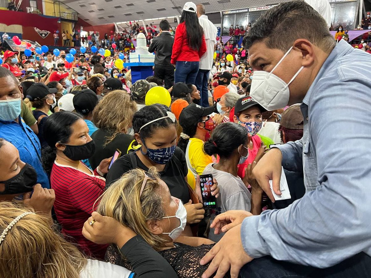 OviedoPSUV's tweet photo. (4/4) Y esa misma energía y unidad debemos mantenerla para que el 21 de noviembre  ganemos de manera aplastante y nuestro estado pueda renacer. Con las mujeres de Bolívar tenemos con qué.

#BienvenidosALaFilven2021
#VamosCiudadGuayana https://t.co/LaIIOLq3v6
