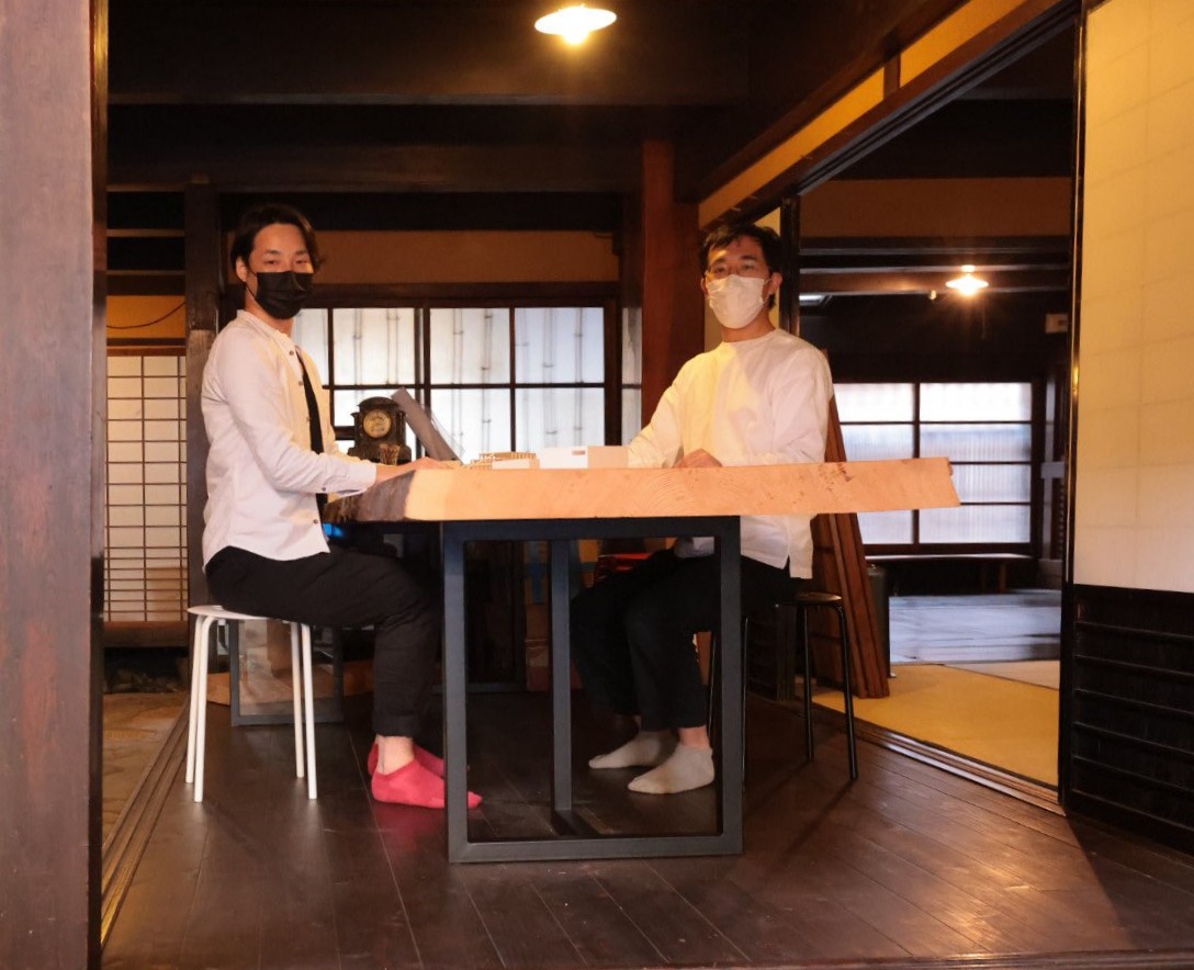 studio_nemo_'s tweet photo. 先週の日曜に建築家の山口 暁さんと三津浜にある木村邸でお話をしました😊
気さくな方でとても話しやすく、今携わっている設計の苦悩なんかを楽し語ってくださ有り、貴重な時間をありがとうございました✨
建築デザインを希望の方は英国で実績のある山口さんへ御願いします
@akirayamaguchiS https://t.co/eWW3jGl8T7