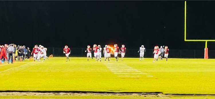 BryanCountyMHS's tweet photo. A big win for our Redskins football team tonight to wrap up the 2021 season! #BeBC❤️🤍🖤 #GoRedskins🏈 #WeAreRising💯 https://t.co/ZHpRXFKSyZ