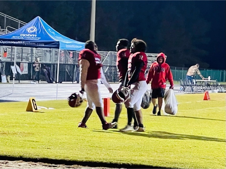 BryanCountyMHS's tweet photo. A big win for our Redskins football team tonight to wrap up the 2021 season! #BeBC❤️🤍🖤 #GoRedskins🏈 #WeAreRising💯 https://t.co/ZHpRXFKSyZ