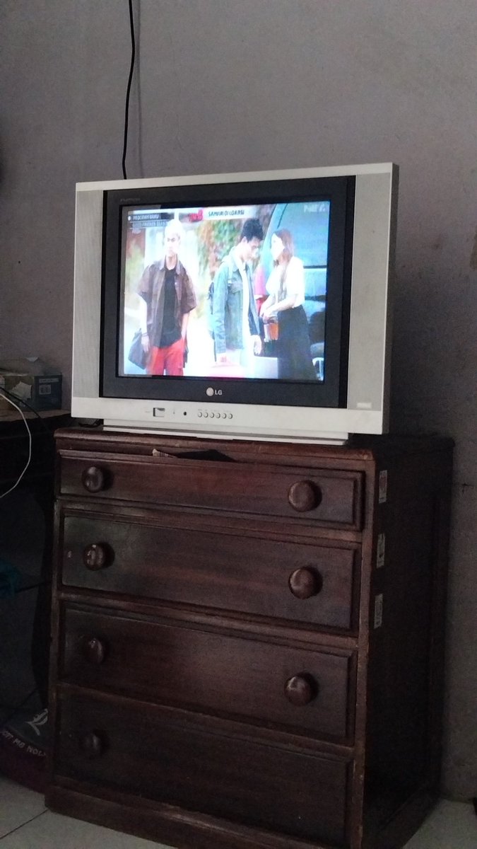 pikahcgfyall's tweet image. Nonton tv dibawah 
Diatas lagi di renov #DitaDiNetTV