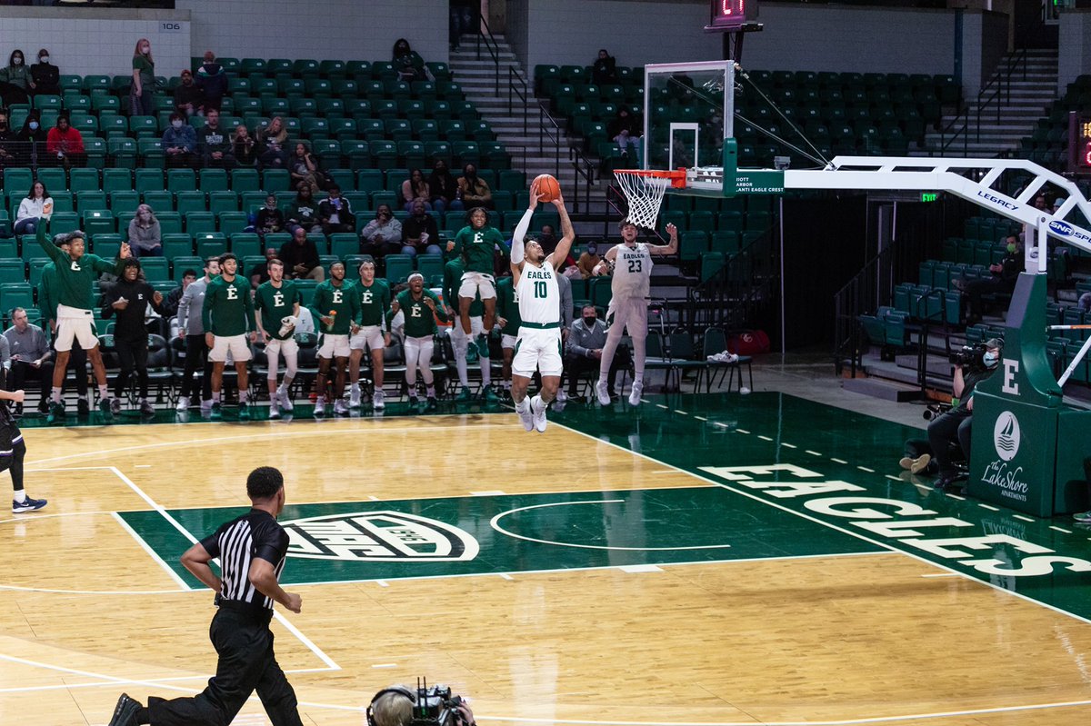 tariqsp8s's tweet photo. 📸’s from @EMU_MBB game tonight 
#RIQSHOTIT | #RIQMADEIT 🏀🔥 https://t.co/S7djNT62aO