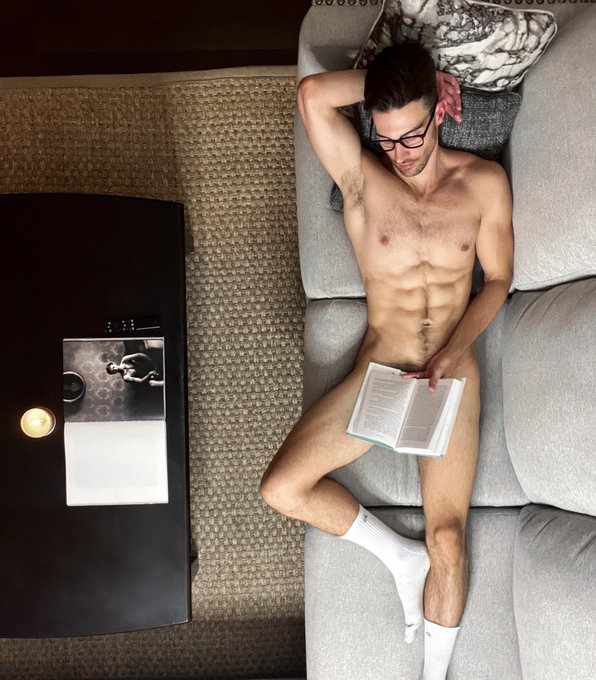 Don&rsquo;t forget to read, kids. 📚 https://t.co/8GnriEihty<a href="/tag/darnit"class="tags"><span>#darnit</span></a><a href="/tag/hatewhenthathappens"class="tags"><span>#hatewhenthathappens</span></a>