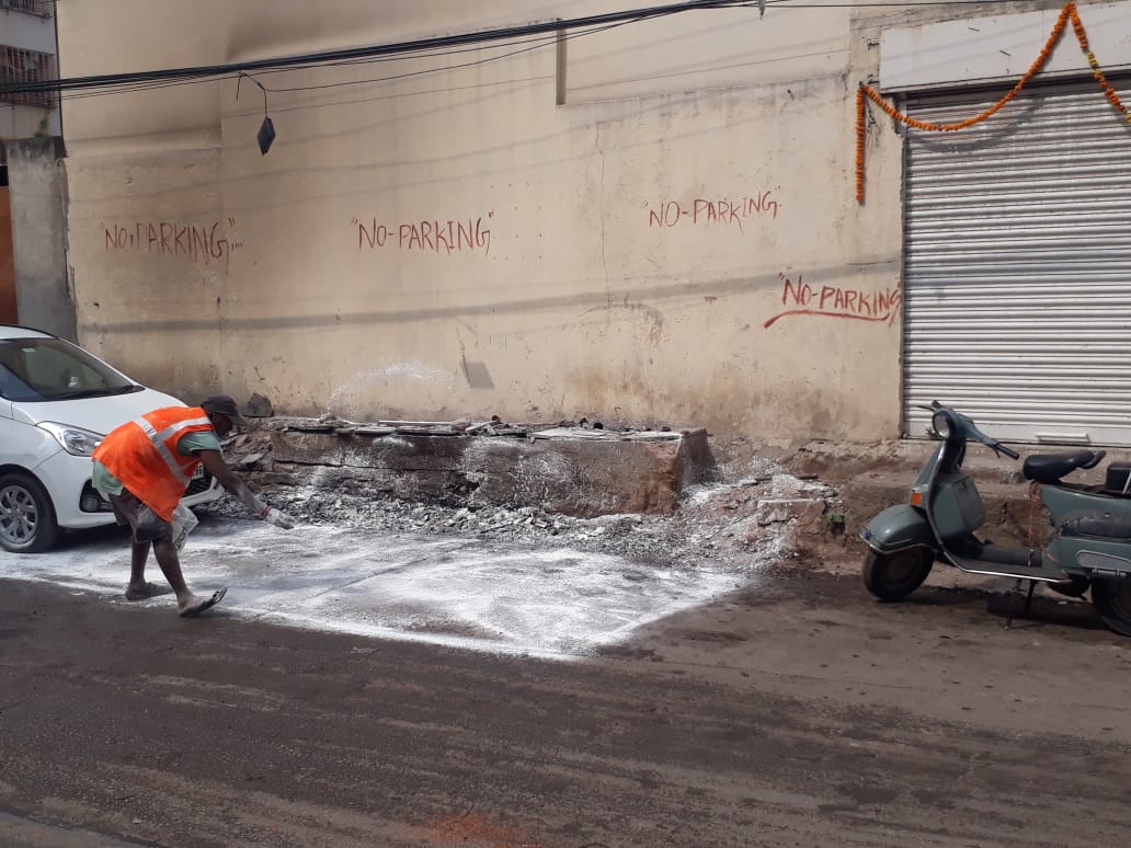 amoh141's tweet photo. @jagat_darak @GHMCOnline @hydcitypolice @CommissionrGHMC Dear citizen, garbage cleared and disinfectant sprinkled. https://t.co/JhsTStyiOl