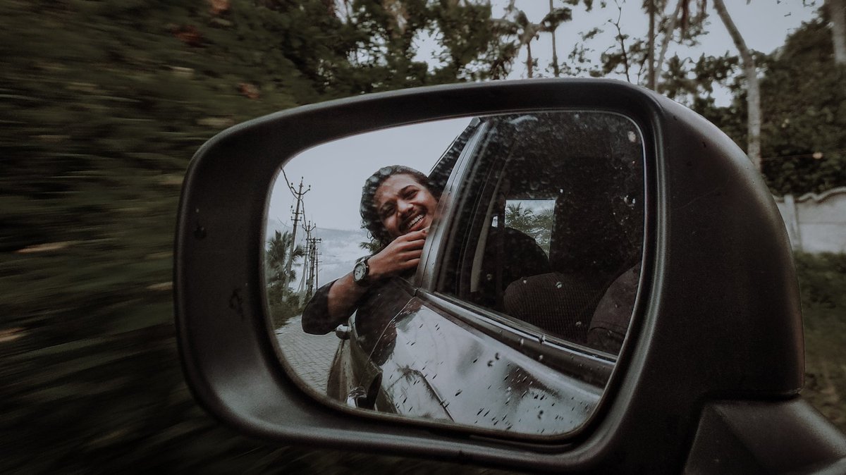 Sreekumar7510's tweet photo. Mirror 🖤
.
.
.
#car #mirror #Hapiness #traveling https://t.co/Smy7tKTF9I